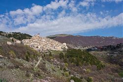 castel del monte abruzzo photo